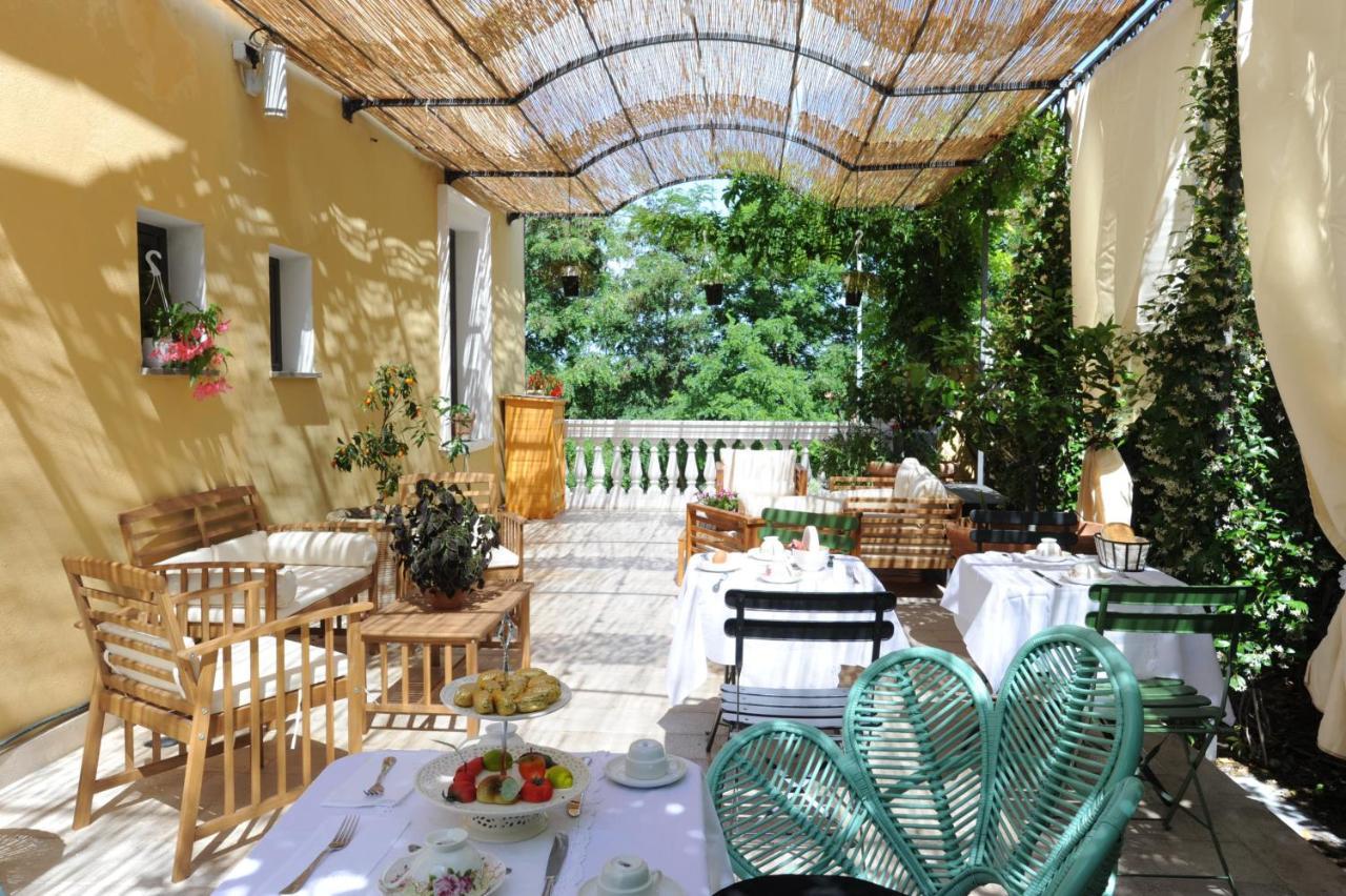 Palazzo Scura Bed & Breakfast Vaccarizzo Albanese ภายนอก รูปภาพ