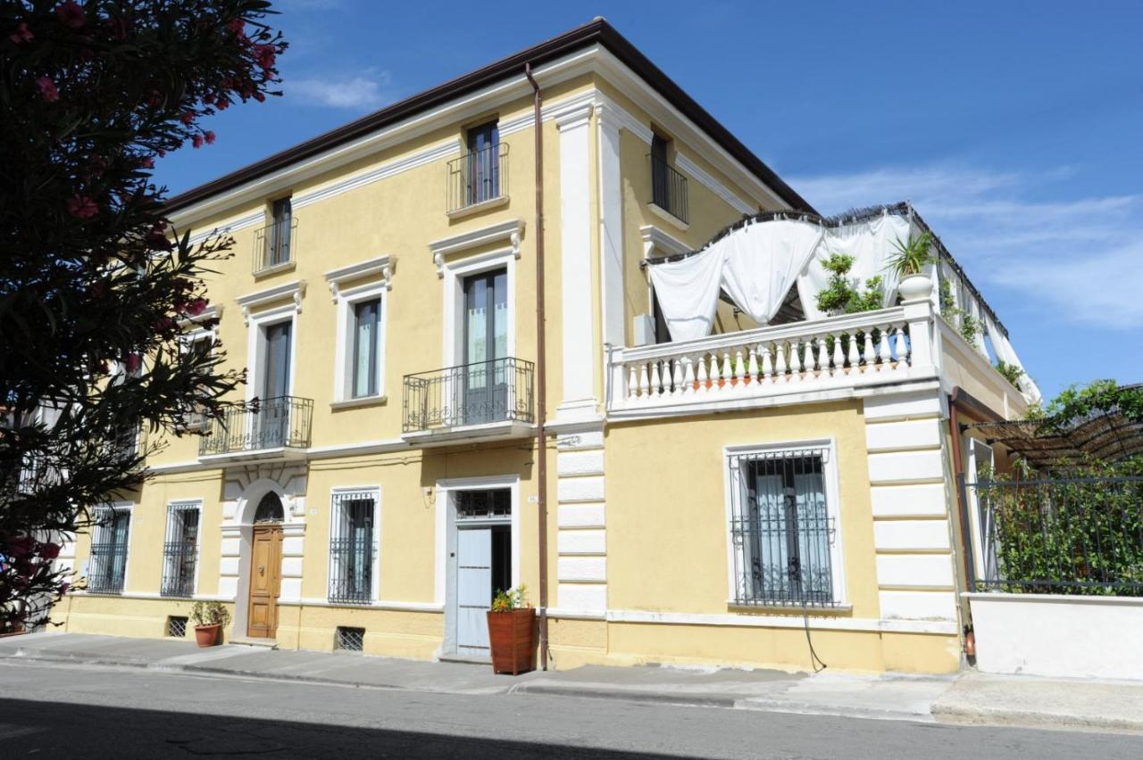 Palazzo Scura Bed & Breakfast Vaccarizzo Albanese ภายนอก รูปภาพ